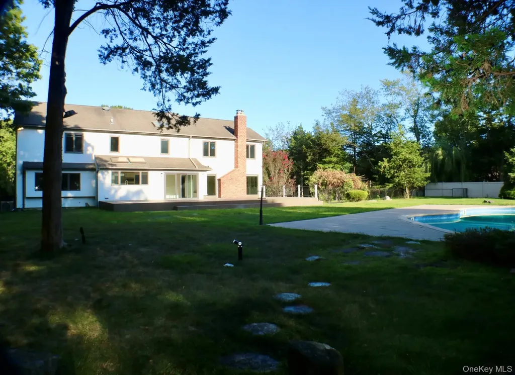 10 Cedarfield Terrace Saint James NY 11780