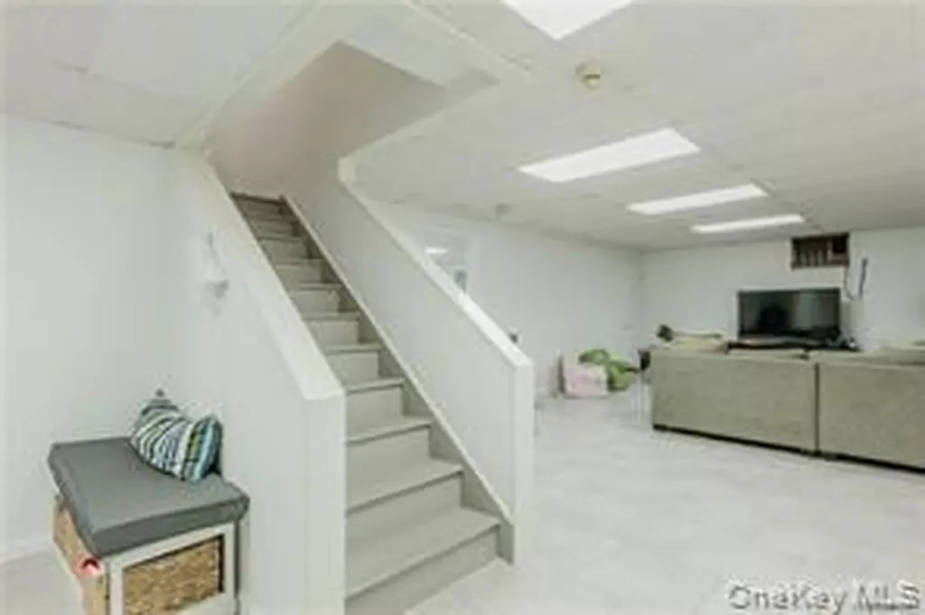 10 Cedarfield Terrace Saint James NY 11780