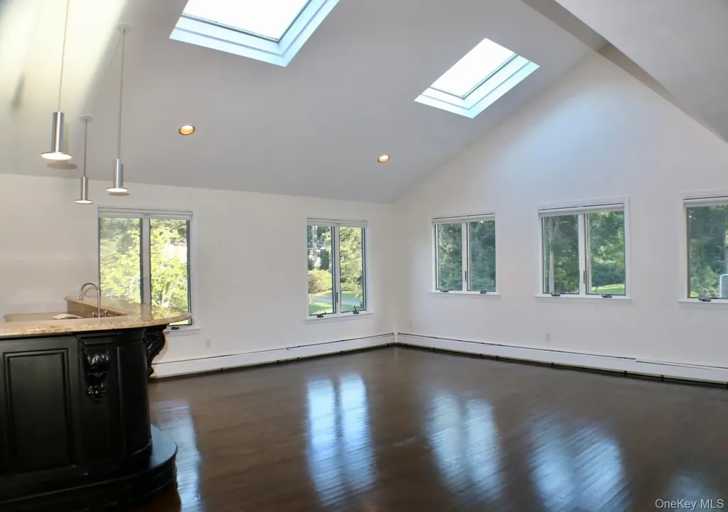 10 Cedarfield Terrace Saint James NY 11780