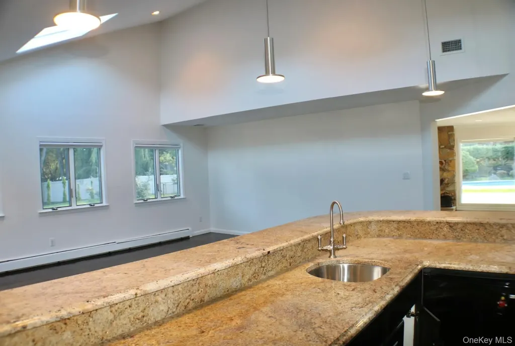 10 Cedarfield Terrace Saint James NY 11780