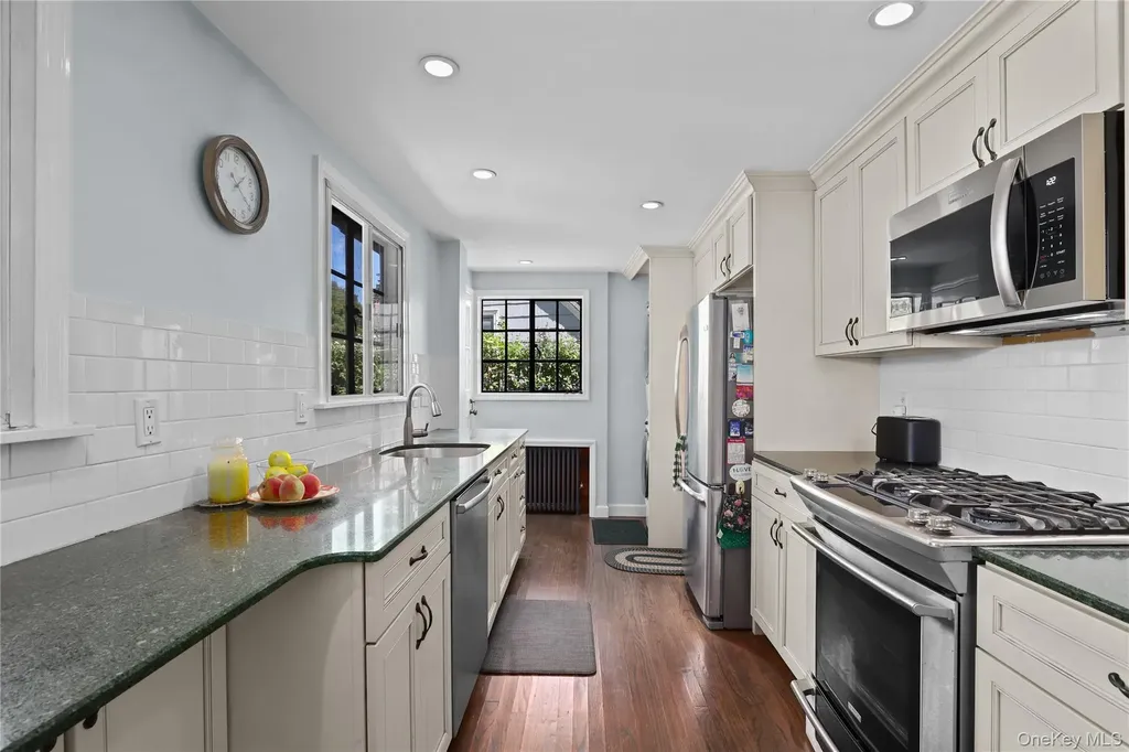 11 Aka 15 Bobolink Road Yonkers NY 10701