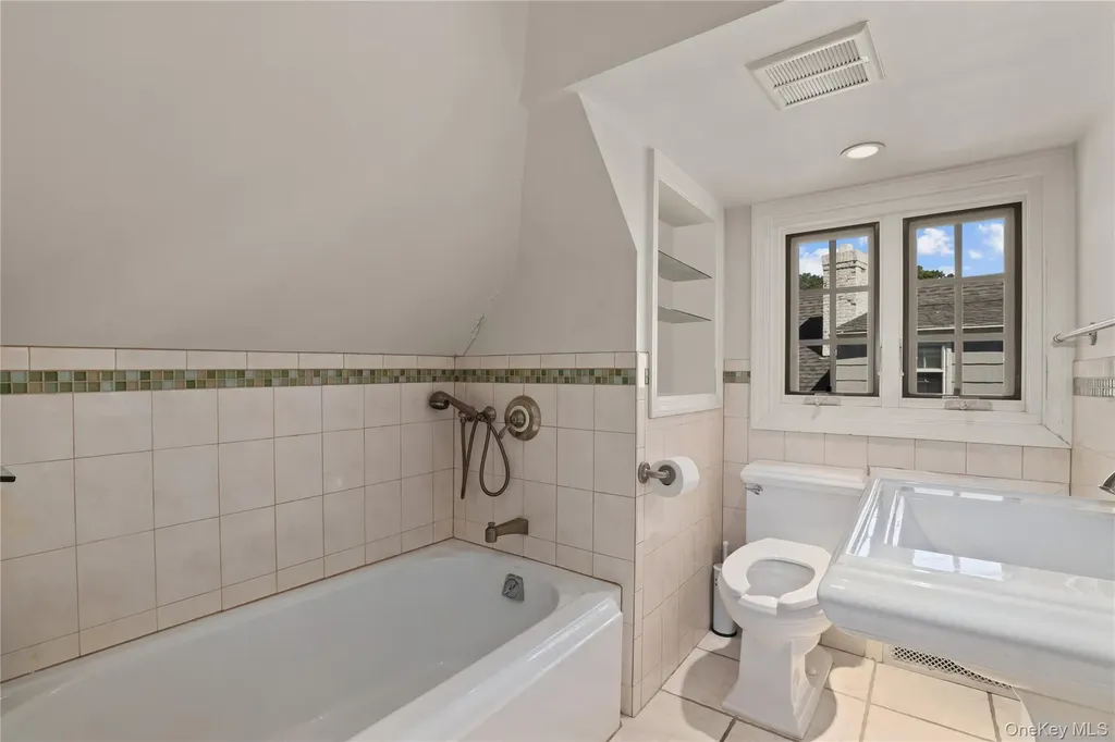 11 Aka 15 Bobolink Road Yonkers NY 10701