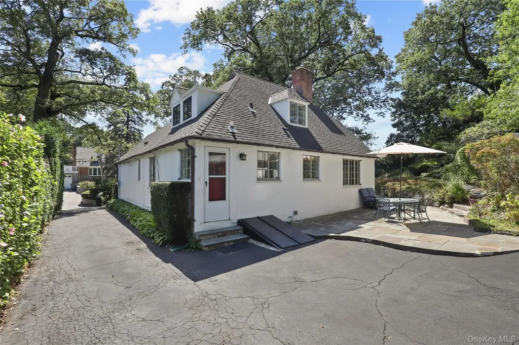 11 Aka 15 Bobolink Road Yonkers NY 10701