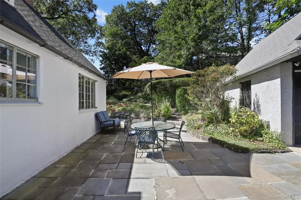 11 Aka 15 Bobolink Road Yonkers NY 10701