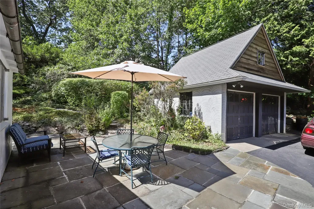 11 Aka 15 Bobolink Road Yonkers NY 10701