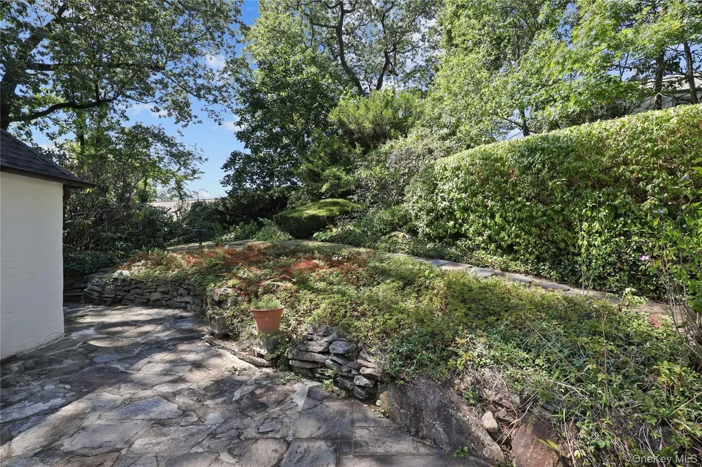 11 Aka 15 Bobolink Road Yonkers NY 10701