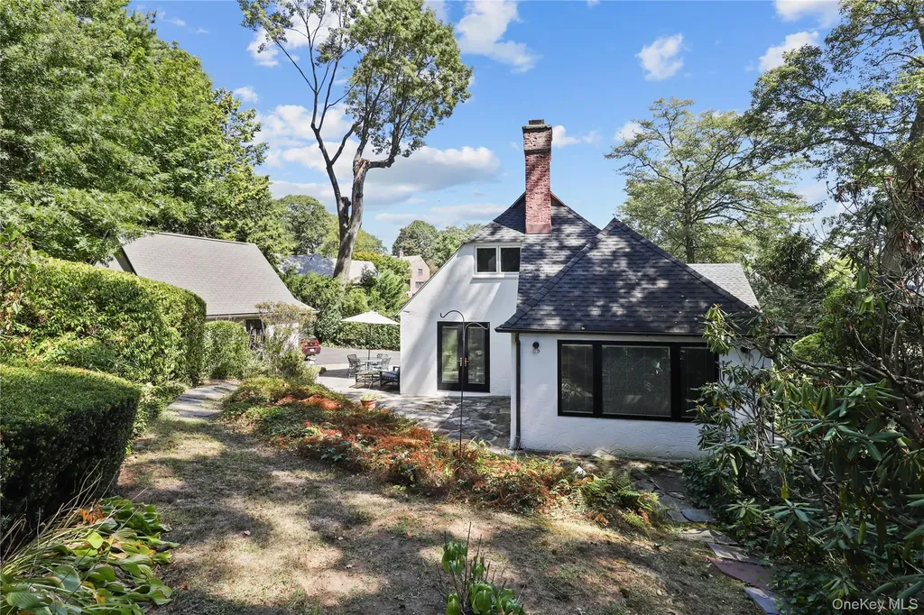 11 Aka 15 Bobolink Road Yonkers NY 10701