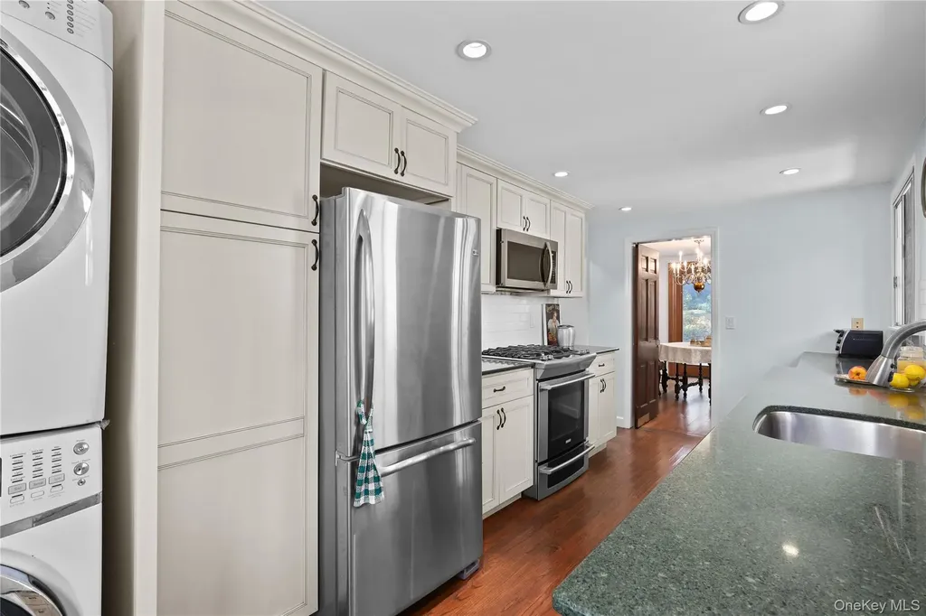 11 Aka 15 Bobolink Road Yonkers NY 10701