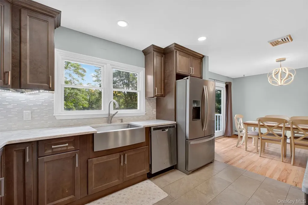 43 Mandalay Drive Poughkeepsie NY 12603