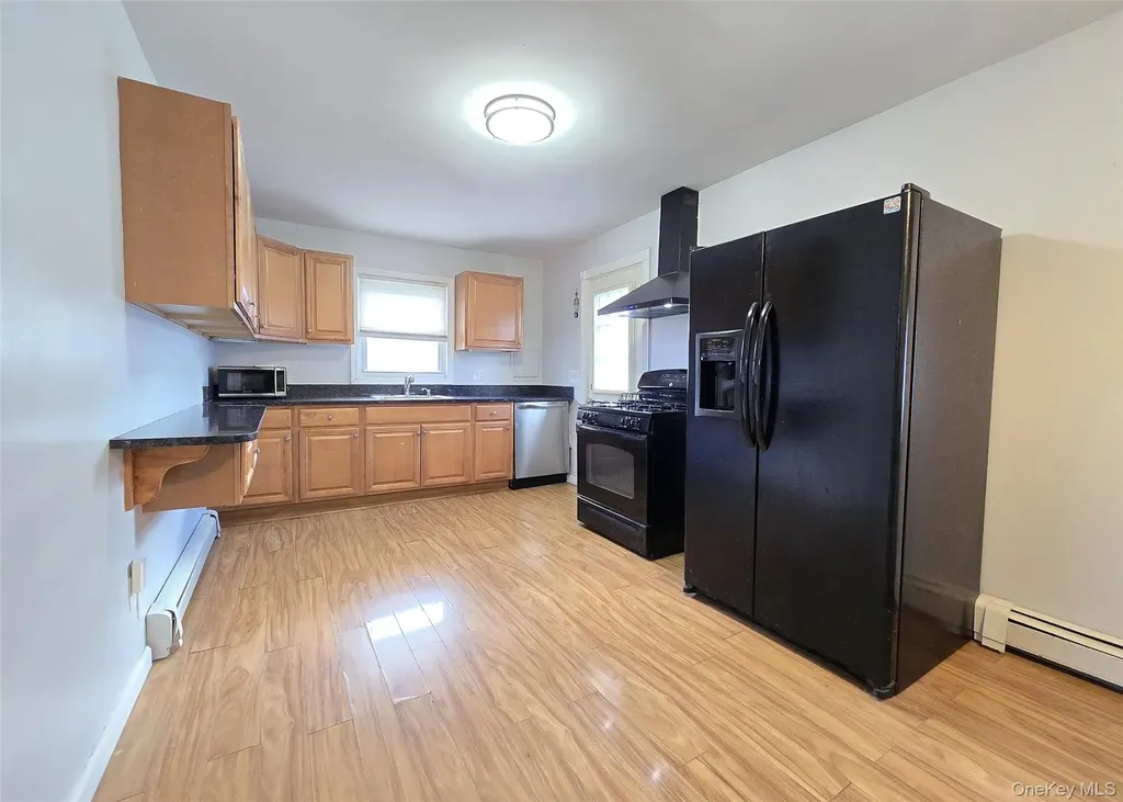 765 Shore Walk Lindenhurst NY 11757