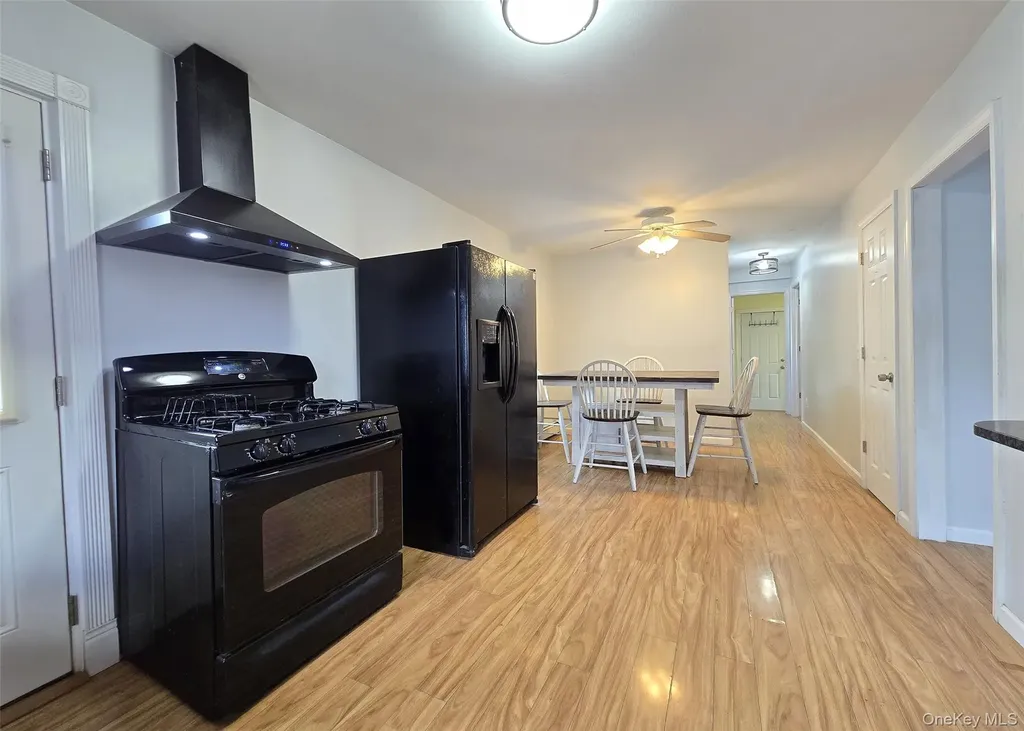 765 Shore Walk Lindenhurst NY 11757