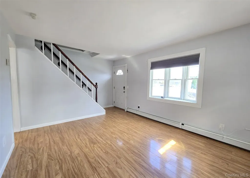 765 Shore Walk Lindenhurst NY 11757