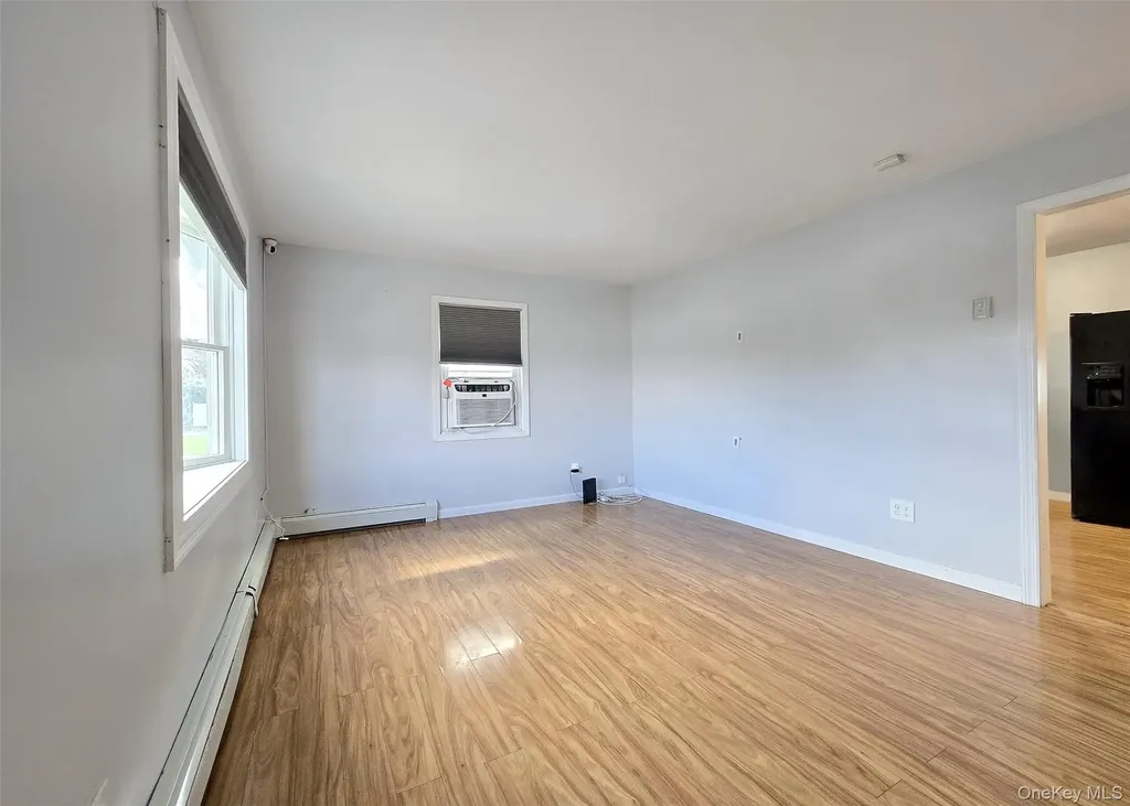 765 Shore Walk Lindenhurst NY 11757