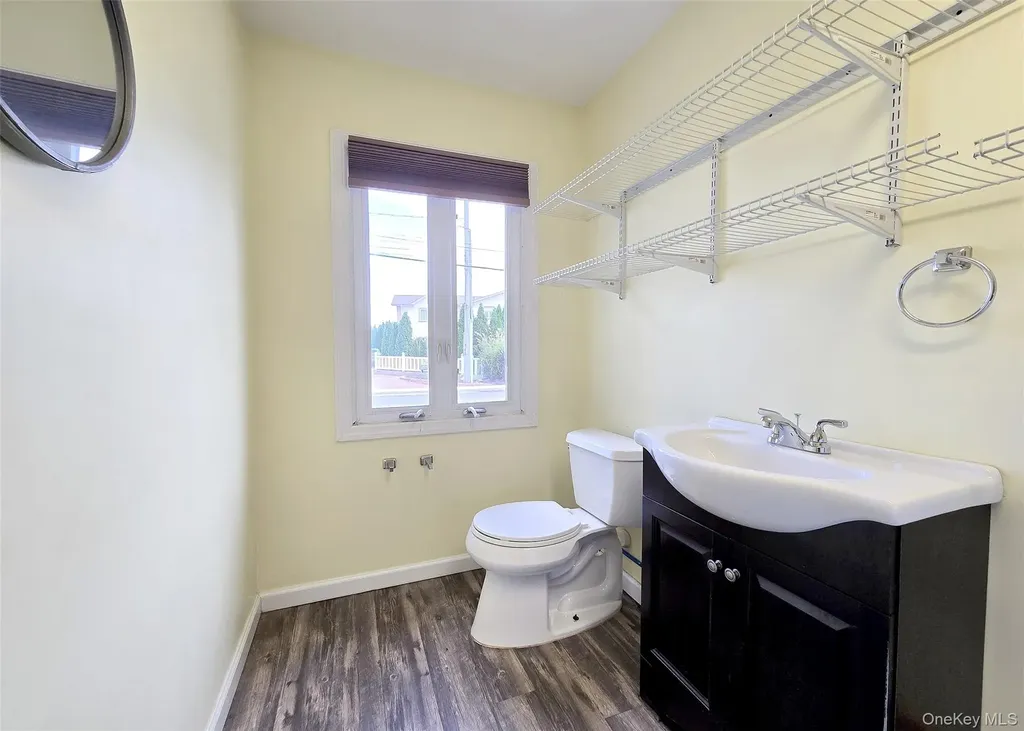 765 Shore Walk Lindenhurst NY 11757
