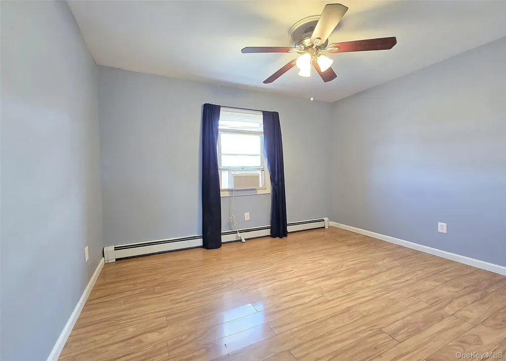 765 Shore Walk Lindenhurst NY 11757