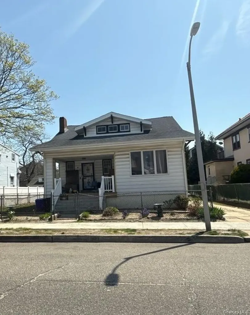 42 E Hudson Street Long Beach NY 11561