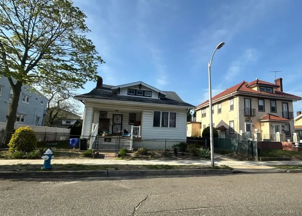 42 E Hudson Street Long Beach NY 11561