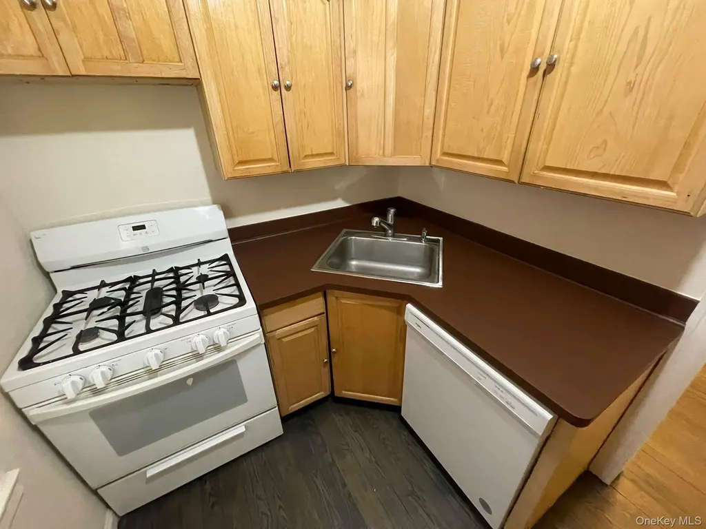 100-11 67th Road Forest Hills NY 11375