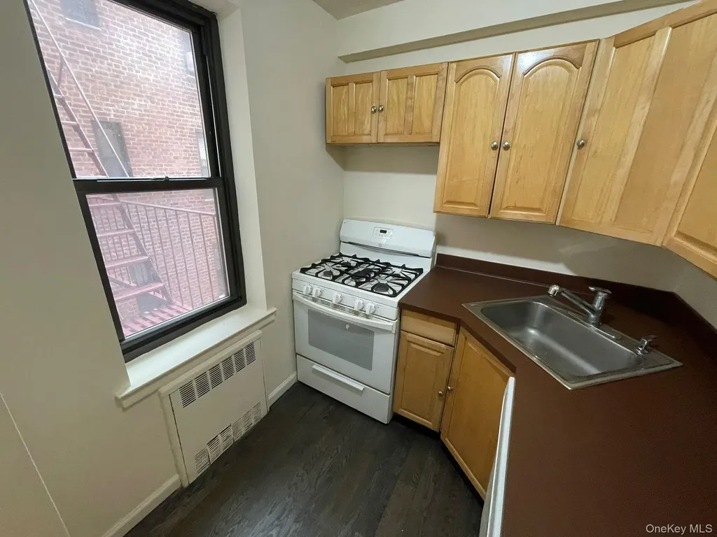 100-11 67th Road Forest Hills NY 11375