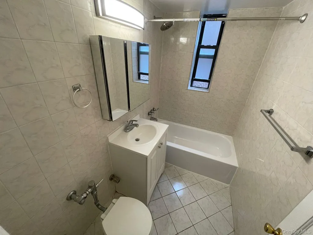 100-11 67th Road Forest Hills NY 11375