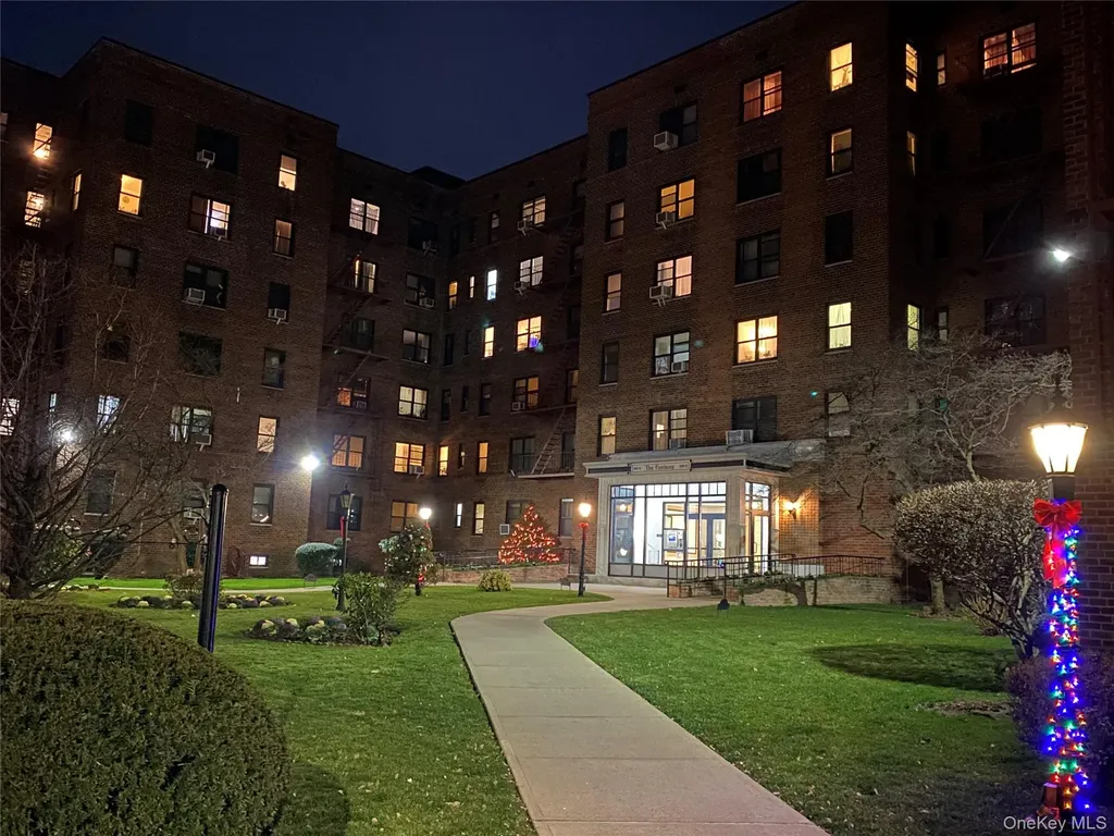 100-11 67th Road Forest Hills NY 11375