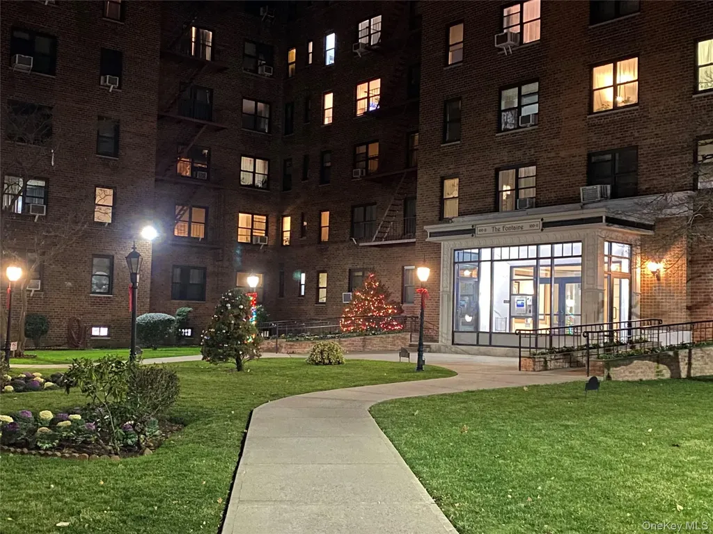 100-11 67th Road Forest Hills NY 11375