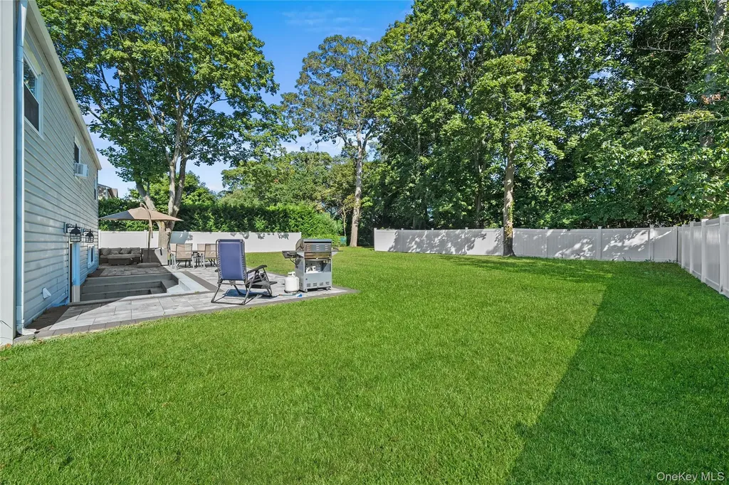 23 Berard Boulevard Oakdale NY 11769