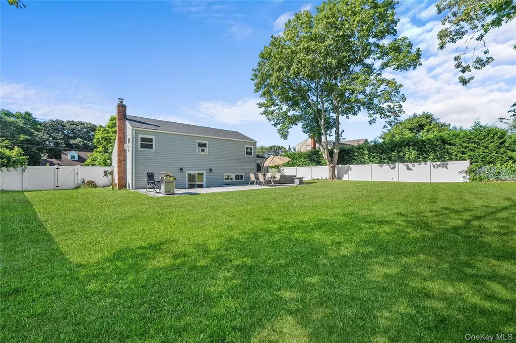 23 Berard Boulevard Oakdale NY 11769