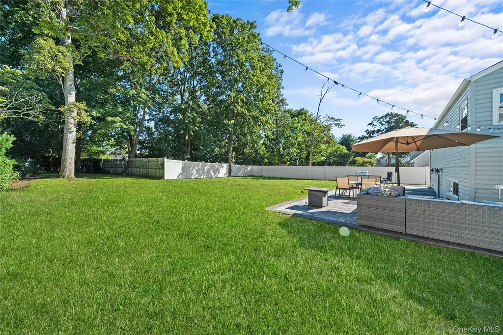 23 Berard Boulevard Oakdale NY 11769