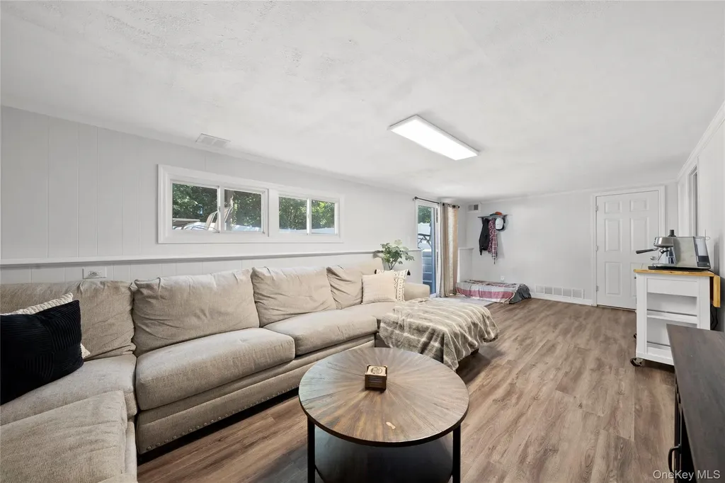 23 Berard Boulevard Oakdale NY 11769