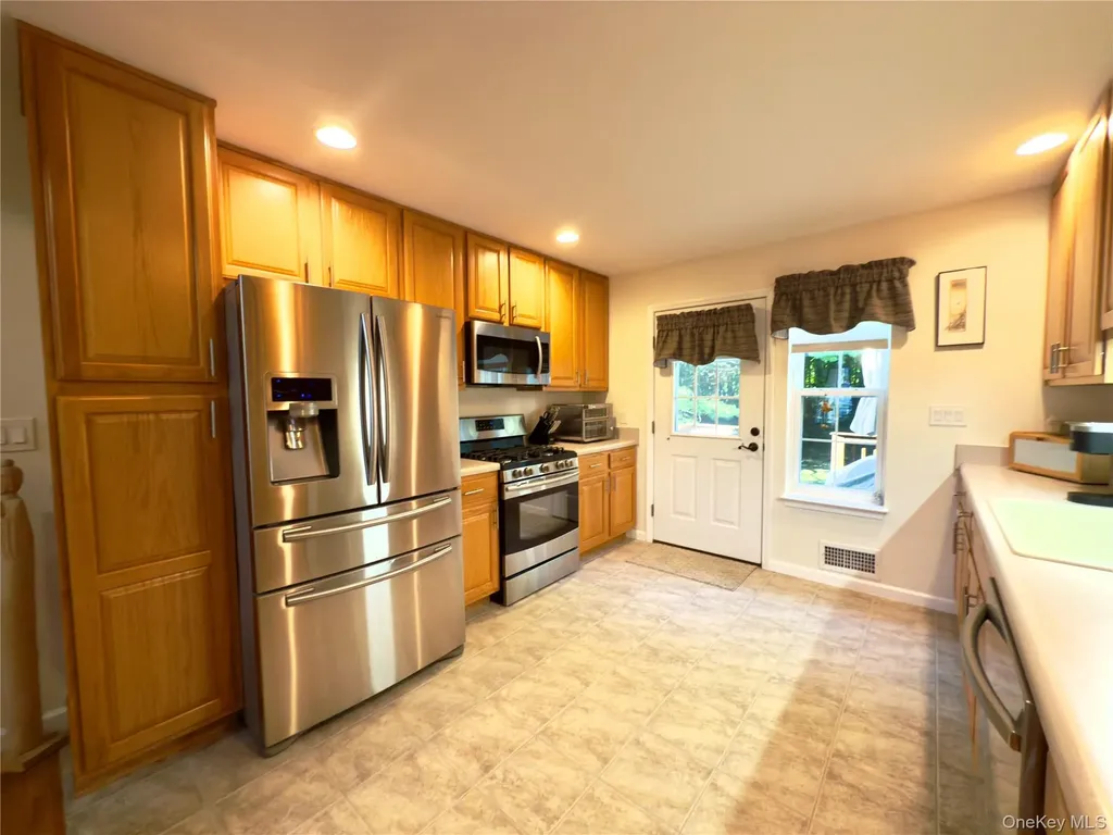 140 Pinebrook Drive Hyde Park NY 12538