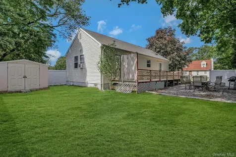 8 Holbrook Street Bay Shore NY 11706