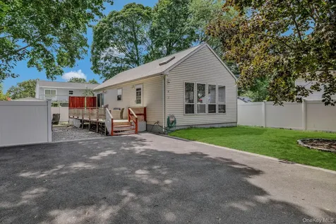 8 Holbrook Street Bay Shore NY 11706