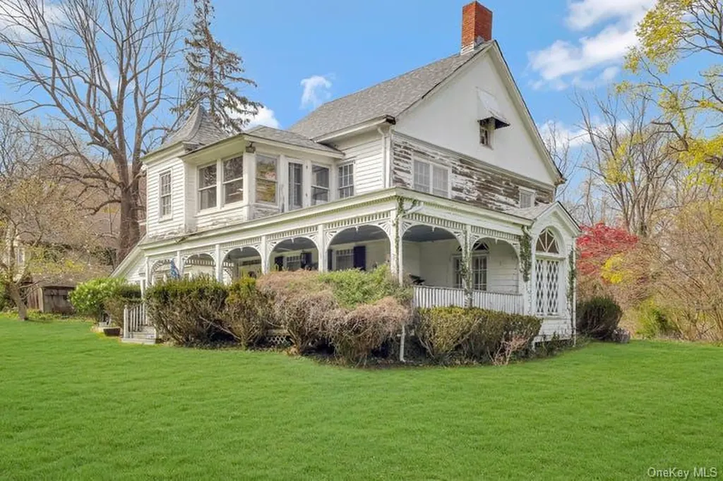 1008 W Shore Road Mill Neck NY 11771