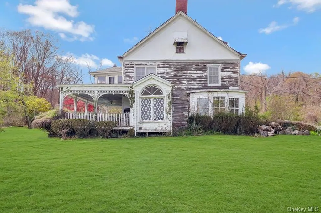 1008 W Shore Road Mill Neck NY 11771