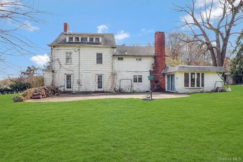 1008 W Shore Road Mill Neck NY 11771