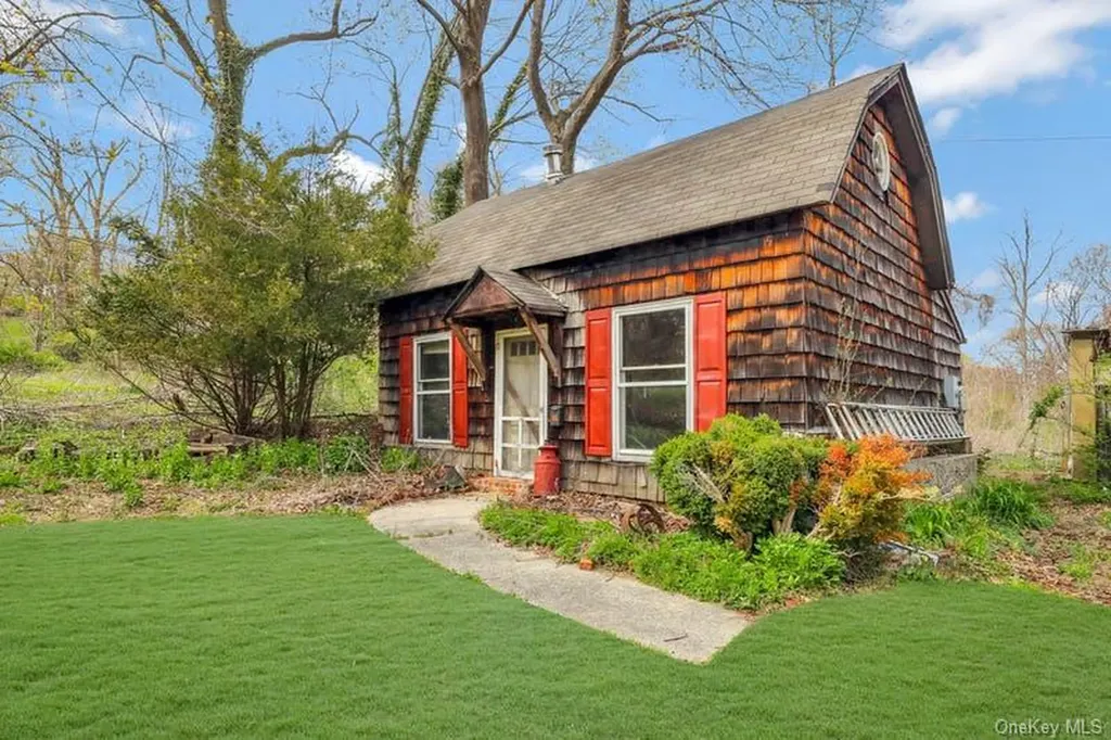 1008 W Shore Road Mill Neck NY 11771