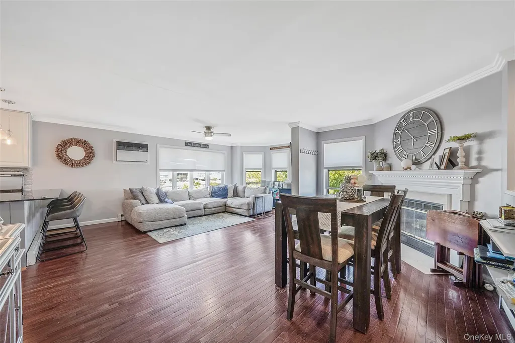 272 E Harrison Street Long Beach NY 11561