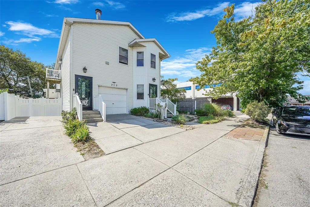 272 E Harrison Street Long Beach NY 11561