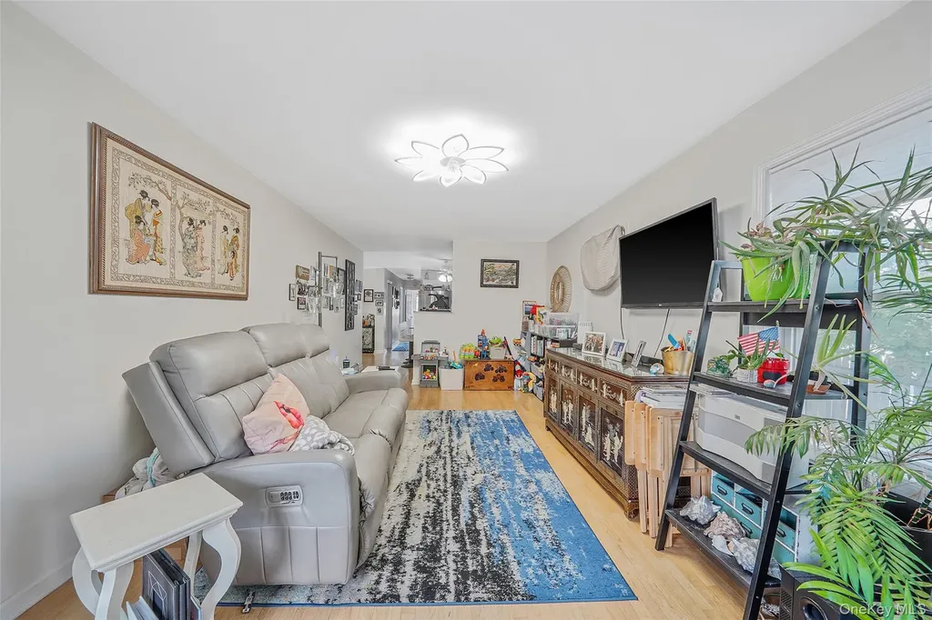 272 E Harrison Street Long Beach NY 11561