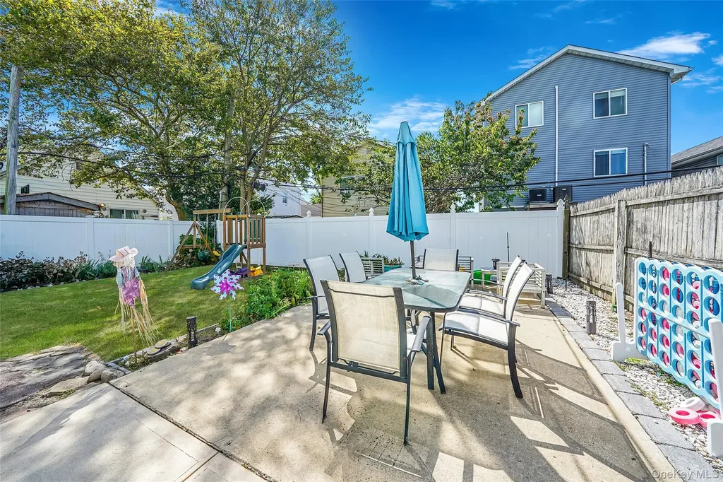 272 E Harrison Street Long Beach NY 11561