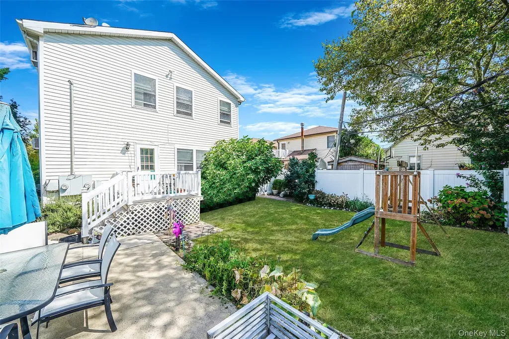 272 E Harrison Street Long Beach NY 11561