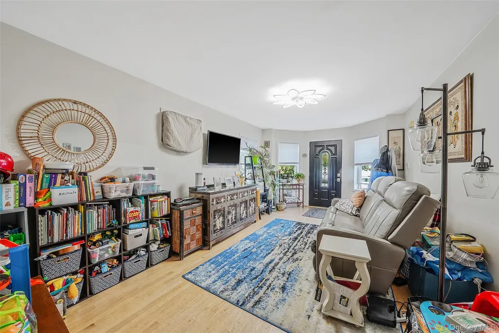 272 E Harrison Street Long Beach NY 11561
