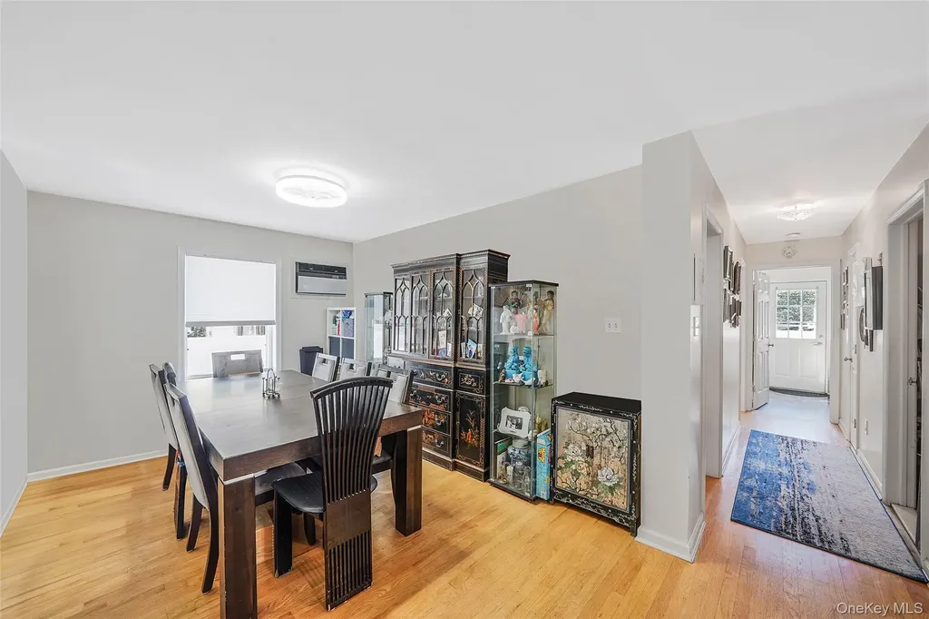 272 E Harrison Street Long Beach NY 11561