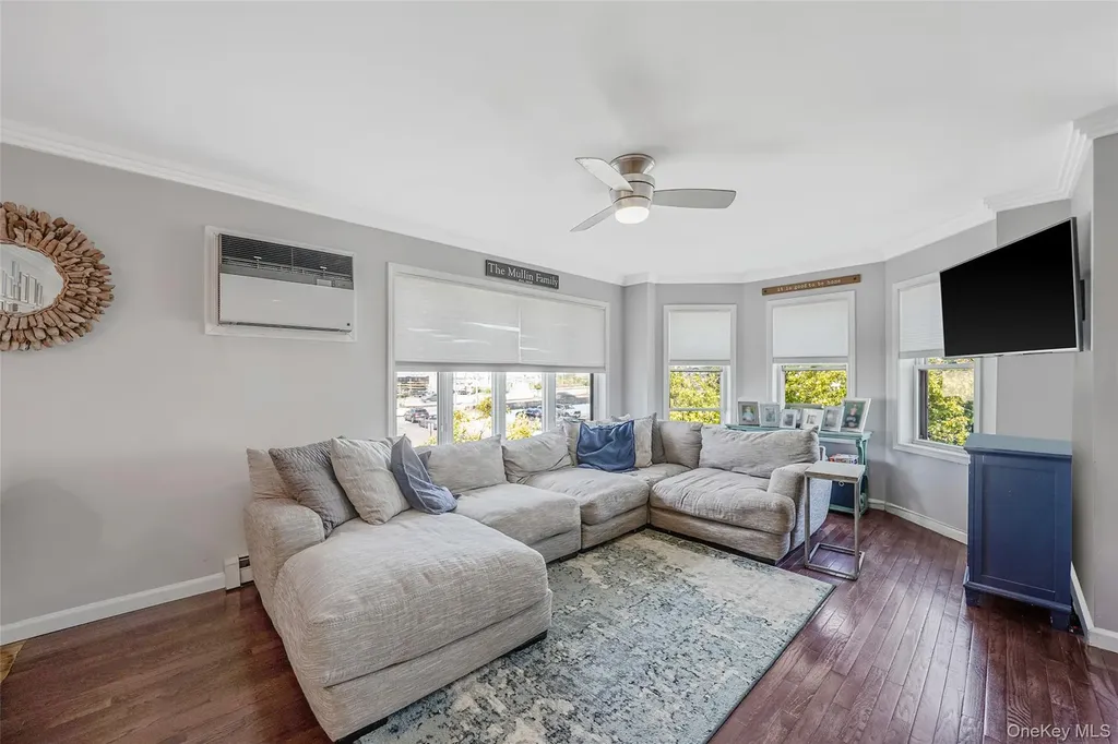 272 E Harrison Street Long Beach NY 11561