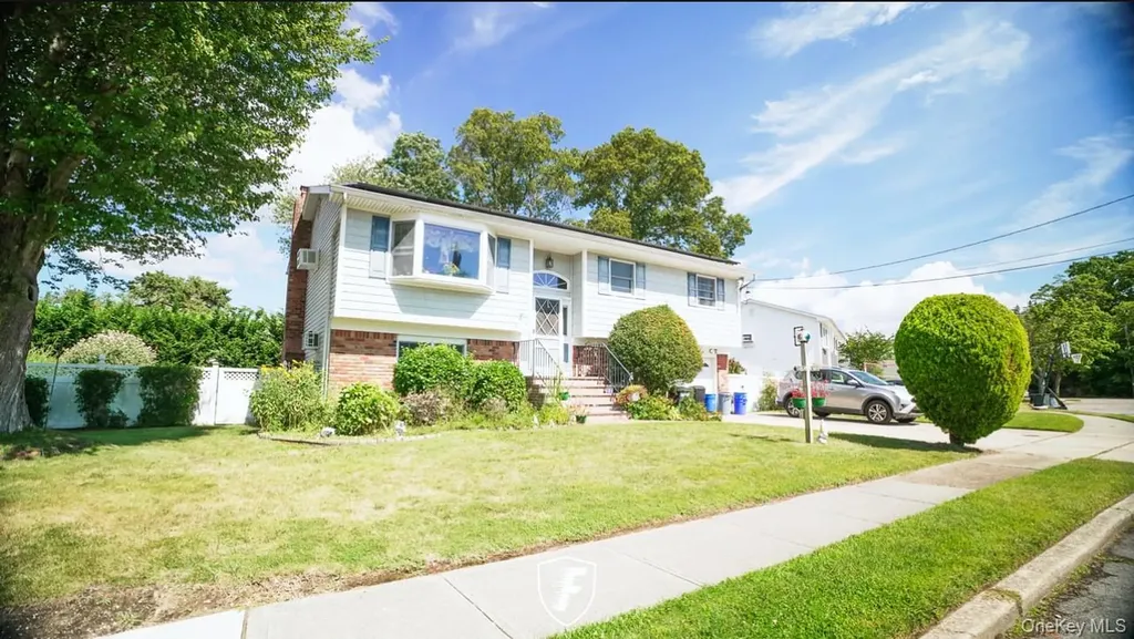 6 Waltie Court West Babylon NY 11704