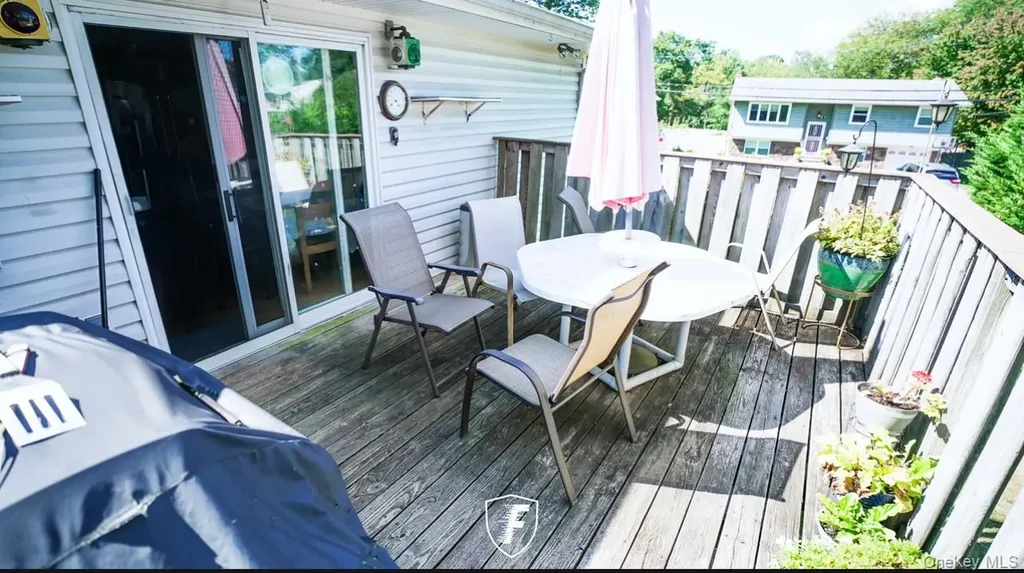 6 Waltie Court West Babylon NY 11704