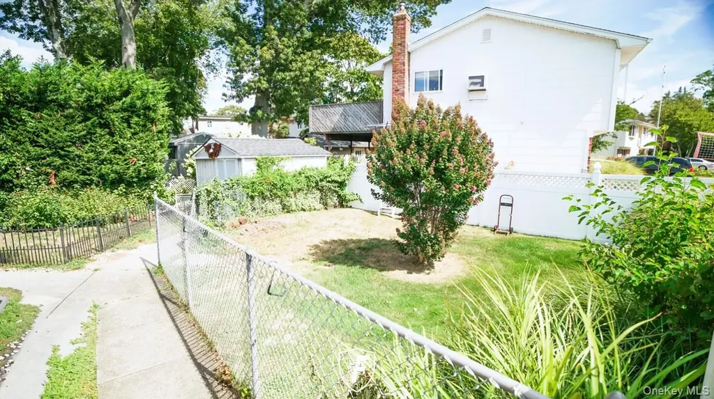 6 Waltie Court West Babylon NY 11704