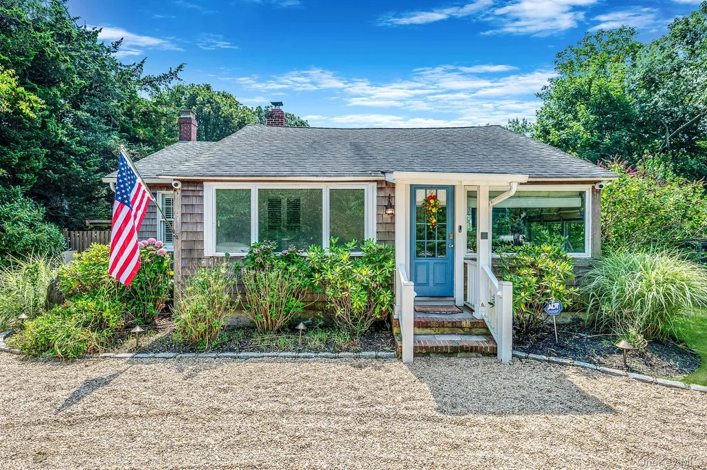 1 Springville Circle Hampton Bays NY 11946