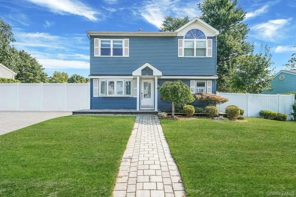 31 Pine Street Central Islip NY 11722